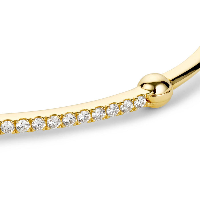 Close up shot of yellow gold diamond bar bracelet