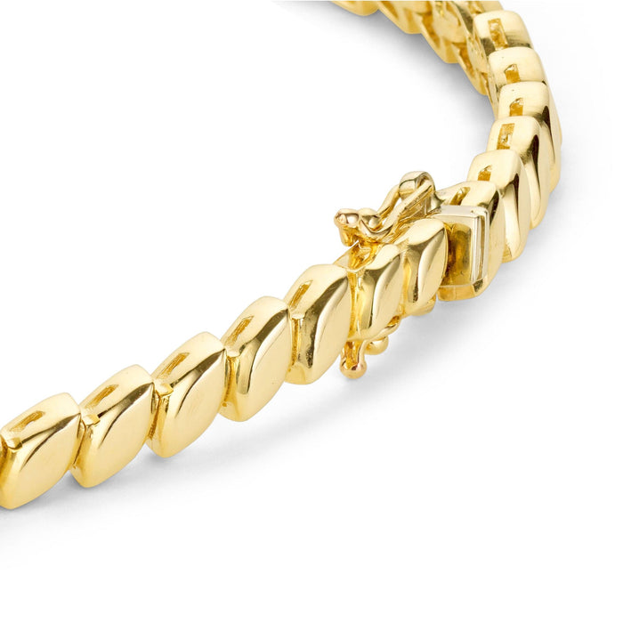 Close up shot of gold leaf bracelet clasp